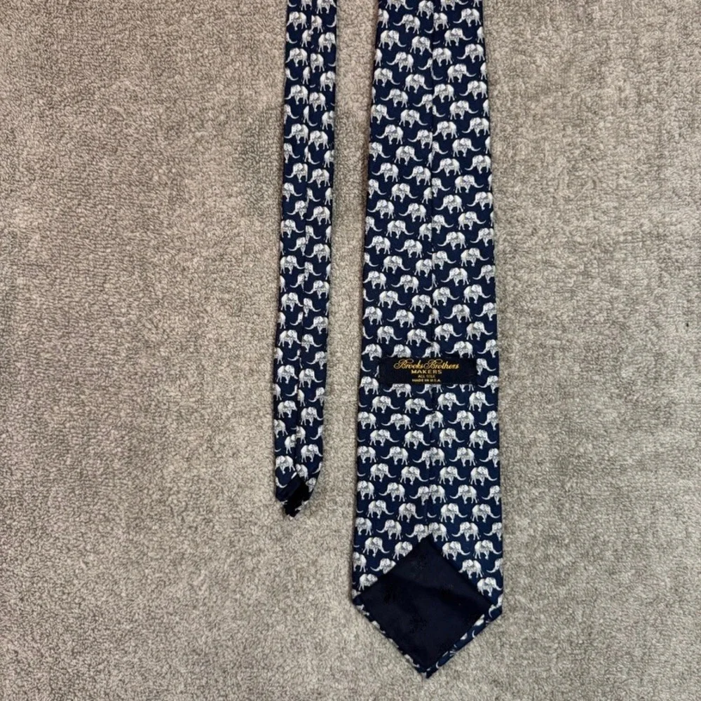 Brooks Brothers Makers Silk Tie Navy Blue Elephant Print Made in USA Mens Tie